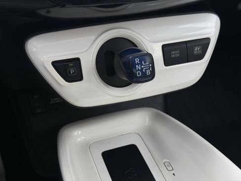 Used 2016 Toyota Prius Four w/ Advanced Technology Package FWD image 22