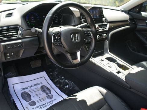 Used 2020 Honda Accord Touring image 11