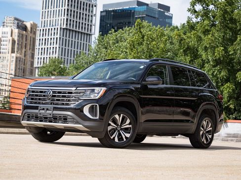 Certified 2024 Volkswagen Atlas SE FWD image 1