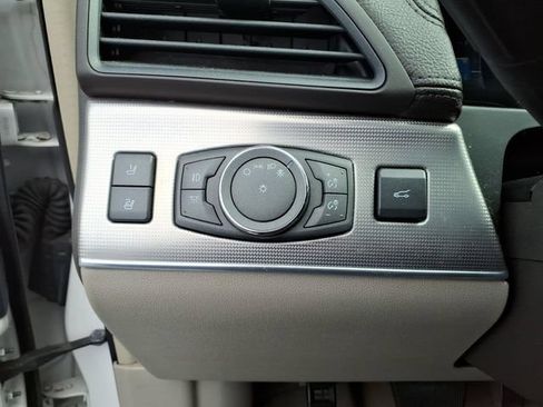 Used 2015 Lincoln MKX AWD w/ Equipment Group 102A image 15