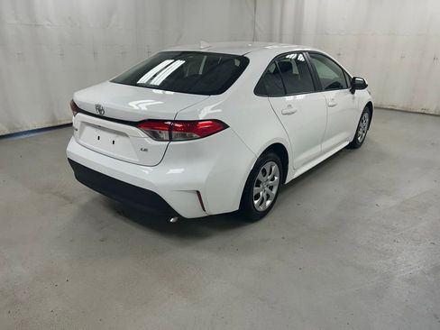 Certified 2025 Toyota Corolla LE FWD image 5