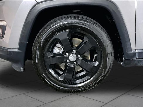 Used 2021 Jeep Compass Latitude FWD image 10