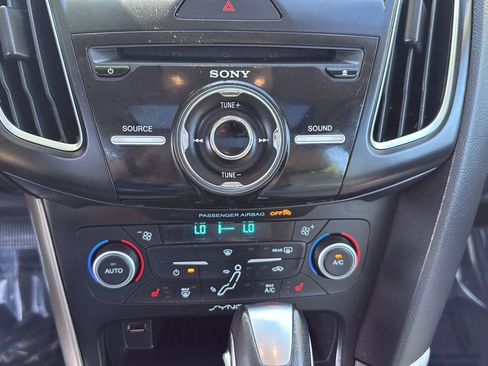 Used 2018 Ford Focus Titanium FWD image 34