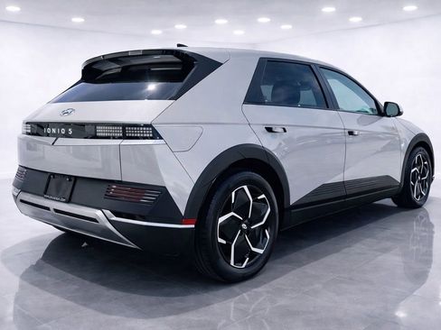 Used 2024 Hyundai Ioniq 5 SEL image 5