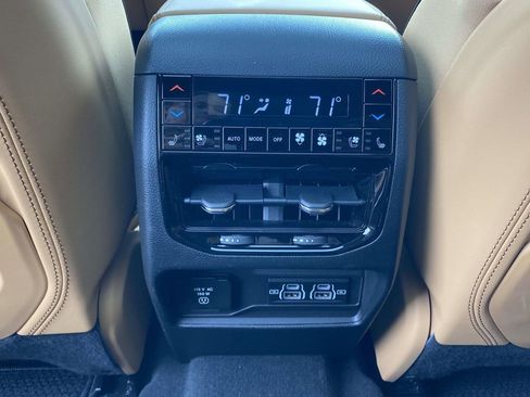 Used 2025 Jeep Grand Cherokee L Summit AWD/4WD image 11