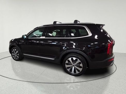 Certified 2022 Kia Telluride S image 3