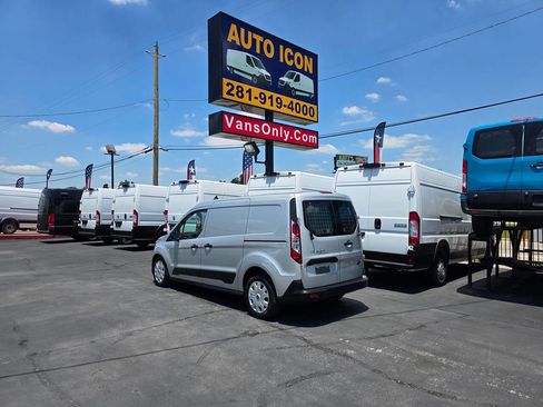Used 2023 Ford Transit Connect XLT FWD image 2