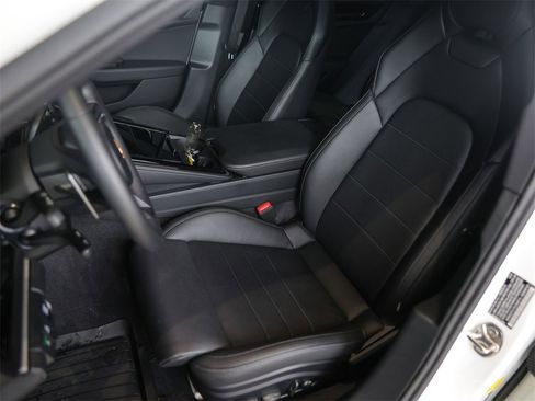 Certified 2025 Porsche Panamera 4 image 5