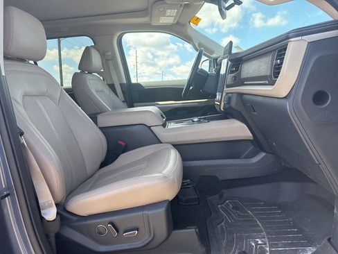 Used 2023 Ford Expedition Limited RWD image 10