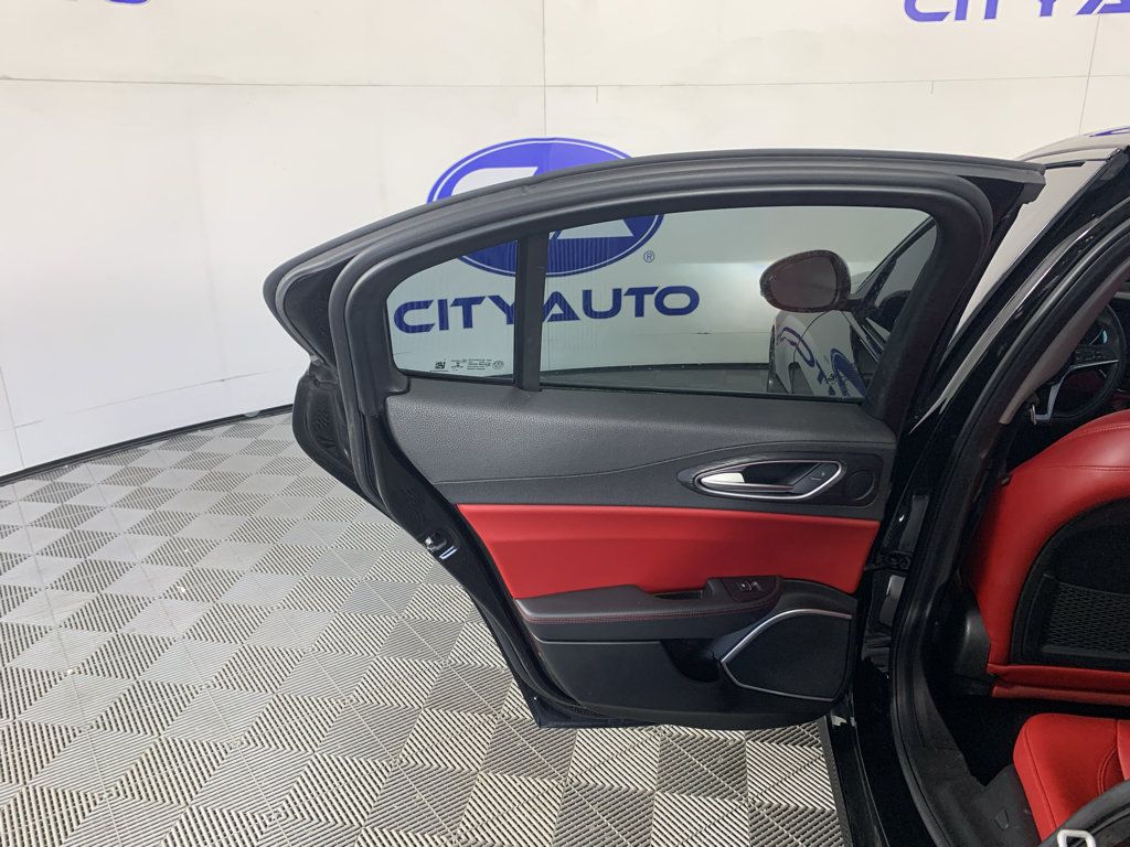 Used 2019 Alfa Romeo Giulia w/ Quick Order Package 22K Sport RWD image 28