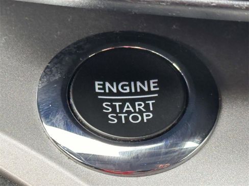 Used 2022 Ford Explorer XLT w/ Equipment Group 202A image 25