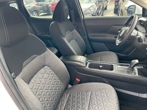 Used 2025 Nissan Kicks SV image 32