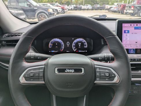 Used 2022 Jeep Compass Trailhawk w/ Trailhawk Elite Group AWD/4WD image 23