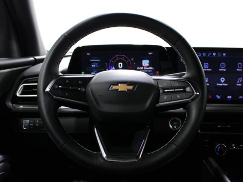 Used 2025 Chevrolet Traverse LT w/ Driver Confidence Package FWD image 12