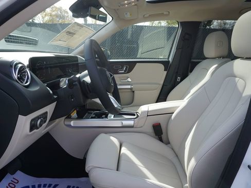 New 2026 Mercedes-Benz GLB 250 image 9