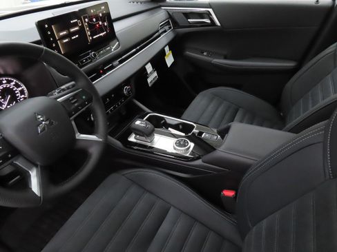 New 2026 Mitsubishi Outlander AWD image 22