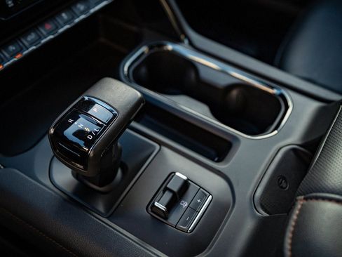 Used 2022 GMC Sierra 1500 AT4 w/ AT4 Premium Package image 32