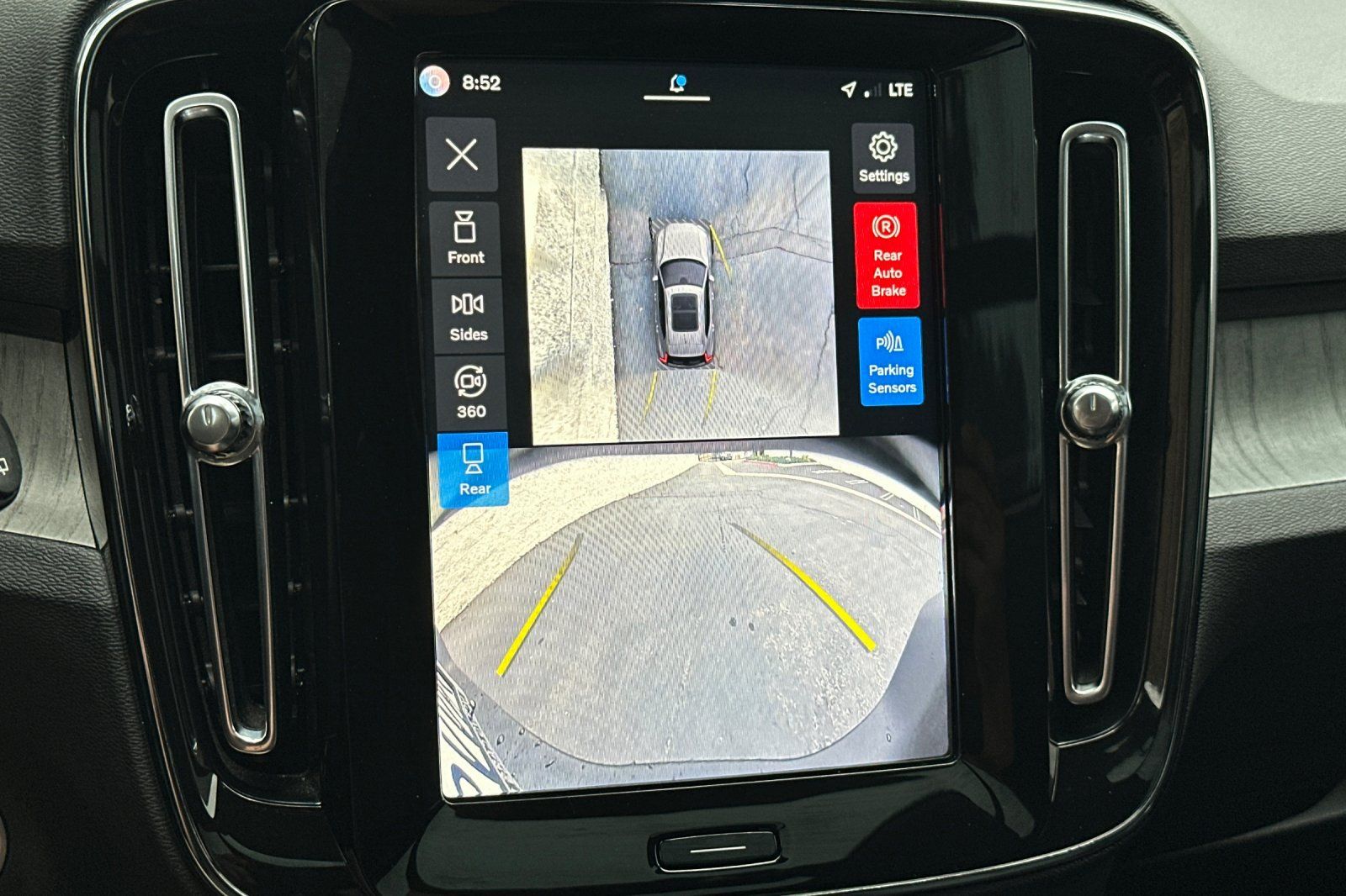 Certified 2024 Volvo XC40 B5 Plus w/ Climate Package AWD/4WD image 24