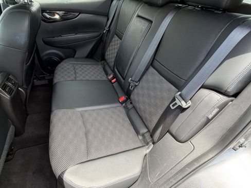 Used 2021 Nissan Rogue Sport SV w/ Technology Package FWD image 22