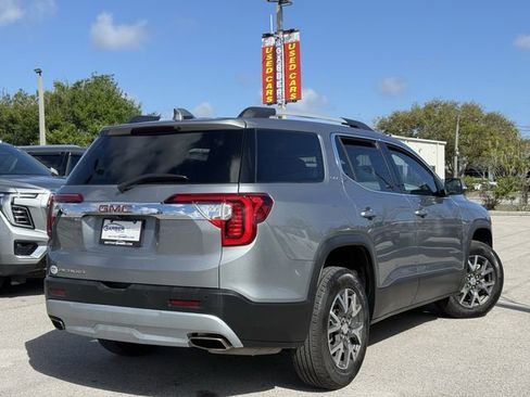 Used 2023 GMC Acadia SLE w/ Driver Convenience Package image 3