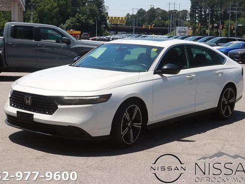 Used 2024 Honda Accord Sport image 3