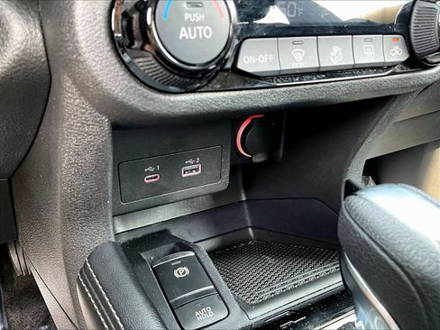 Used 2024 Nissan Kicks SR FWD image 15