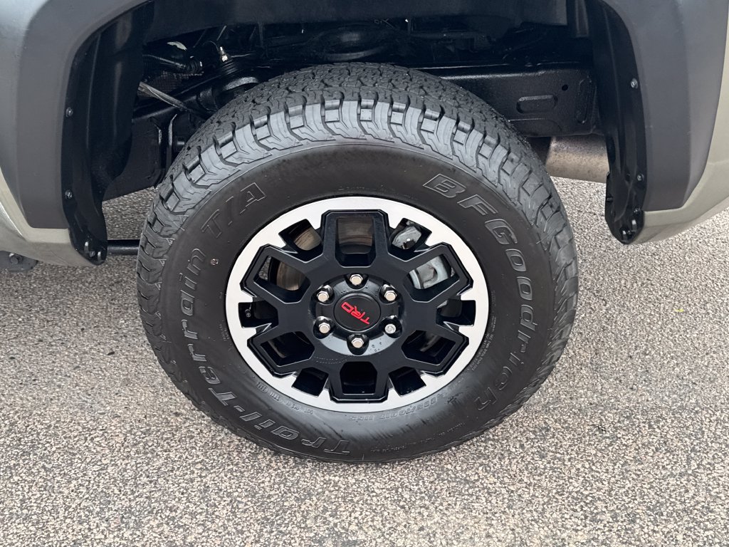 Used 2025 Toyota Tacoma TRD Off-Road AWD/4WD image 40