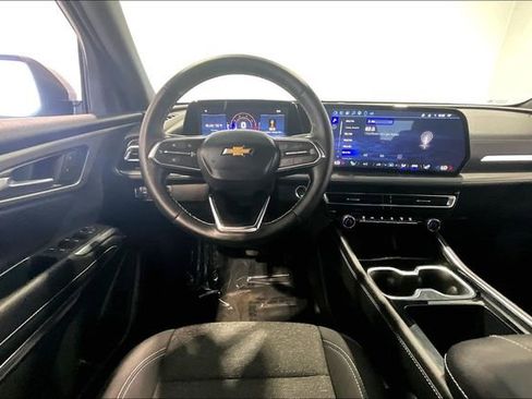 Used 2025 Chevrolet Traverse LT AWD/4WD image 8