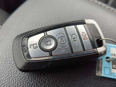 Used 2017 Ford Fusion SE w/ Fusion SE Technology Package image 47