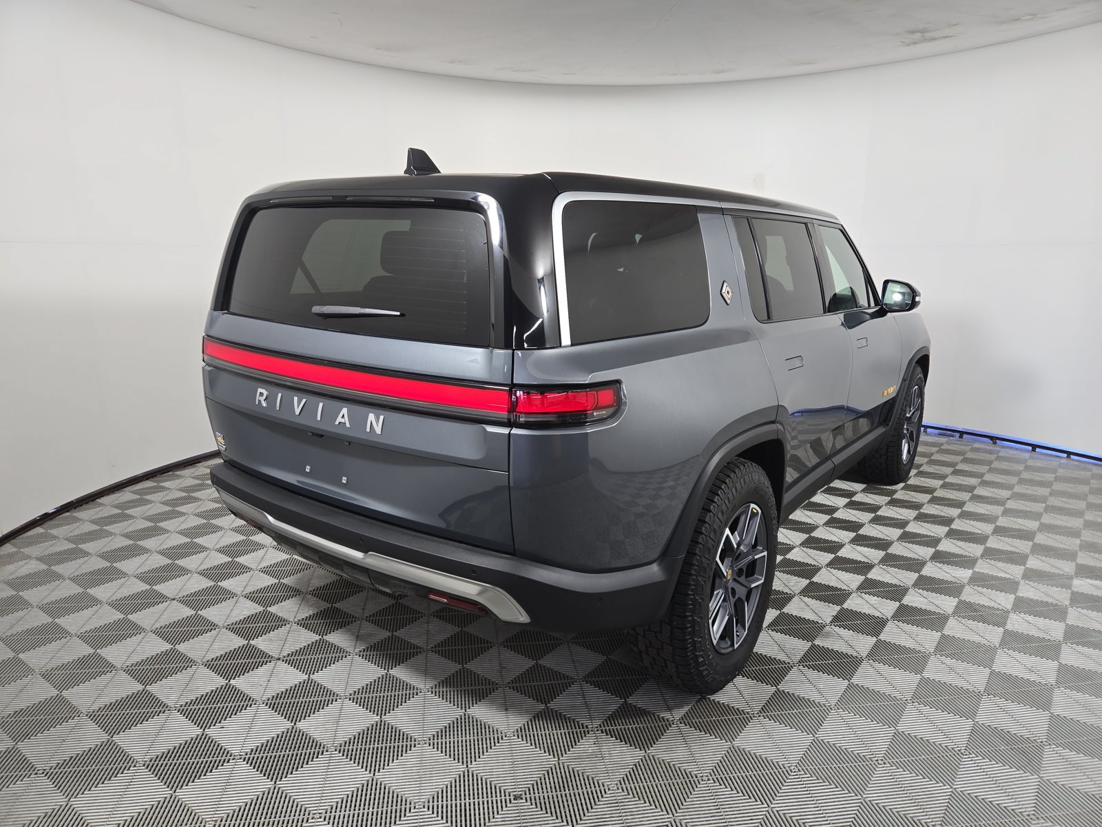 Used 2022 Rivian R1S Launch Edition Quad AWD/4WD image 5