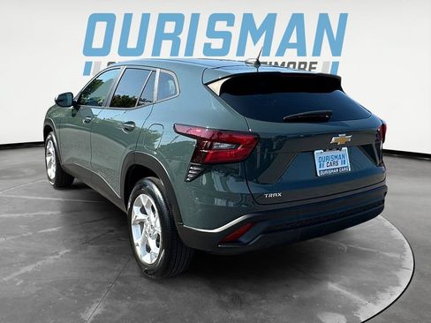 Used 2025 Chevrolet Trax LS w/ LS Convenience Package FWD image 4