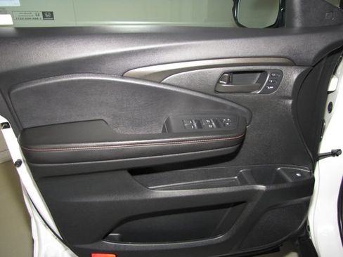 Certified 2025 Honda Ridgeline TrailSport image 11