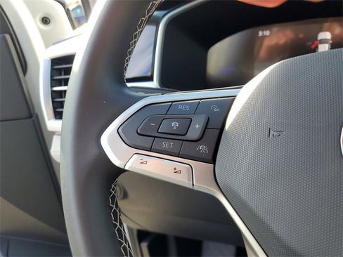 Certified 2025 Volkswagen Taos SE image 26
