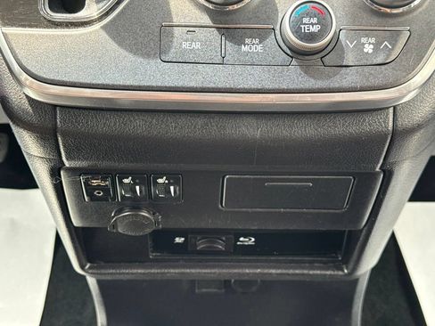 Used 2015 Toyota Sienna Limited Premium AWD/4WD image 25