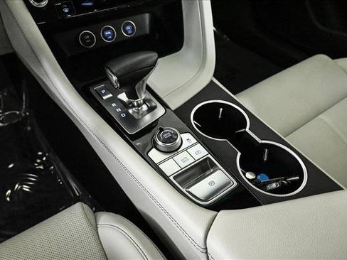 Used 2025 Genesis G70 2.5T image 12