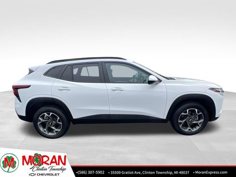 Certified 2024 Chevrolet Trax LT w/ Driver Confidence Package FWD image 7