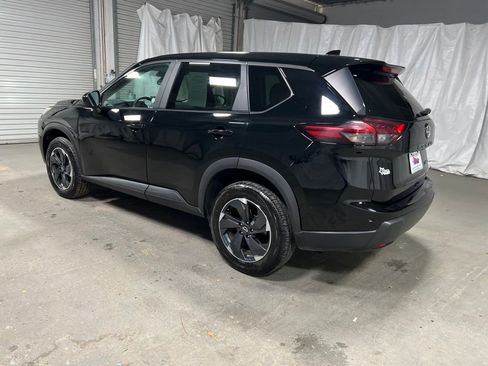 Used 2024 Nissan Rogue SV image 5