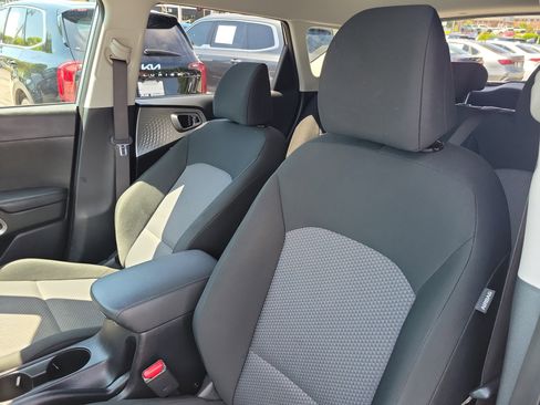 Used 2024 Kia Soul LX w/ Option Group 015 FWD image 17