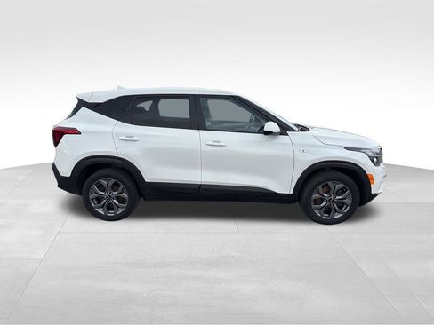 Certified 2024 Kia Seltos LX image 4