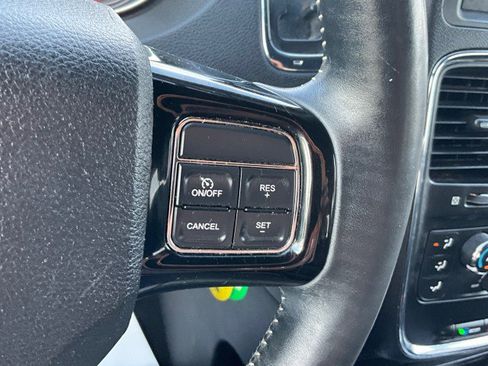 Used 2016 Dodge Grand Caravan SXT FWD image 16