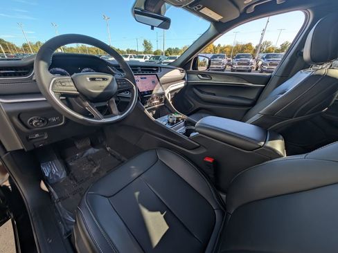 New 2025 Jeep Grand Cherokee Limited w/ Black Appearance Package image 2