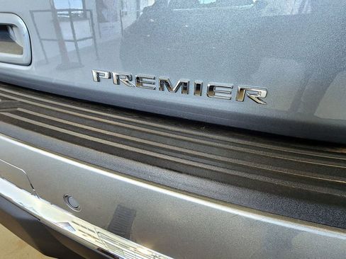 Used 2025 Chevrolet Suburban Premier AWD/4WD image 7