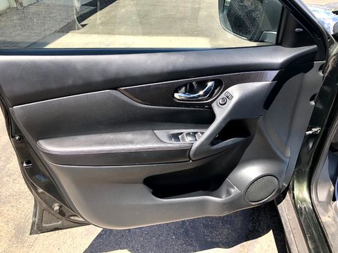 Used 2019 Nissan Rogue SV image 10