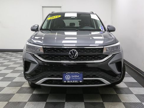 Used 2024 Volkswagen Taos SE AWD/4WD image 4