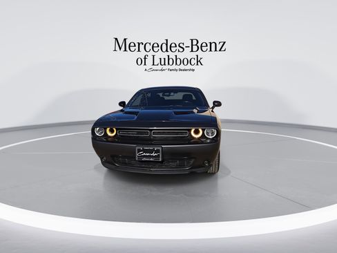 Used 2021 Dodge Challenger SXT image 3