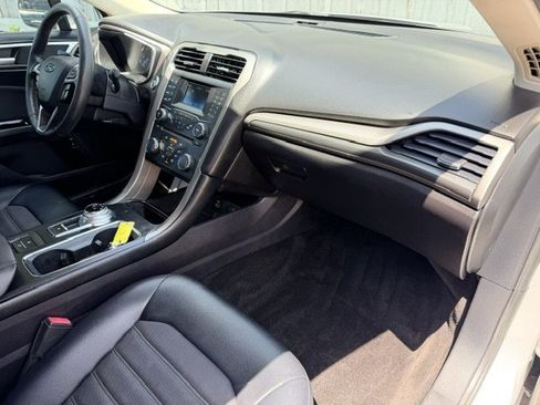 Used 2017 Ford Fusion SE w/ Equipment Group 601A FWD image 18
