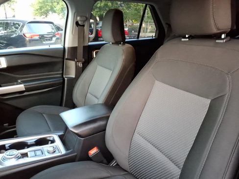 Used 2023 Ford Explorer XLT AWD/4WD image 11