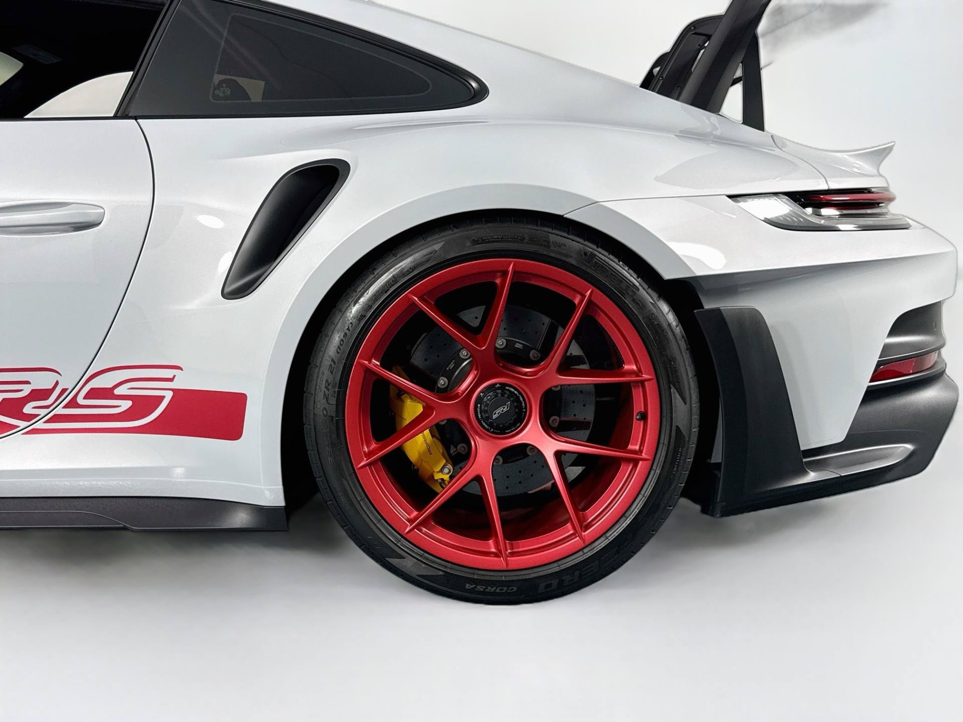 Used 2025 Porsche 911 GT3 RS RWD image 33