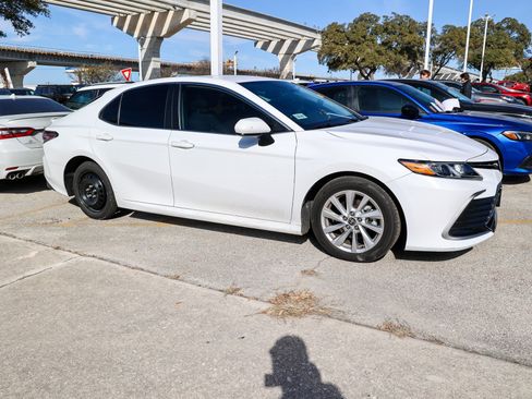 Used 2023 Toyota Camry LE image 7