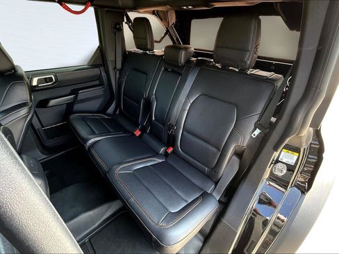 Used 2024 Ford Bronco Badlands image 17